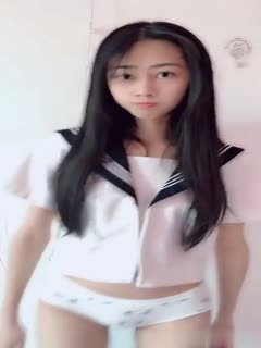 年轻女主播已一件件的脱掉衣服海报剧照