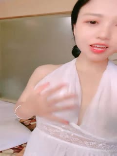 (三区)气质超棒酒窝美女！性感白色短裙！笑起来甜美，坐马桶上尿尿的。！