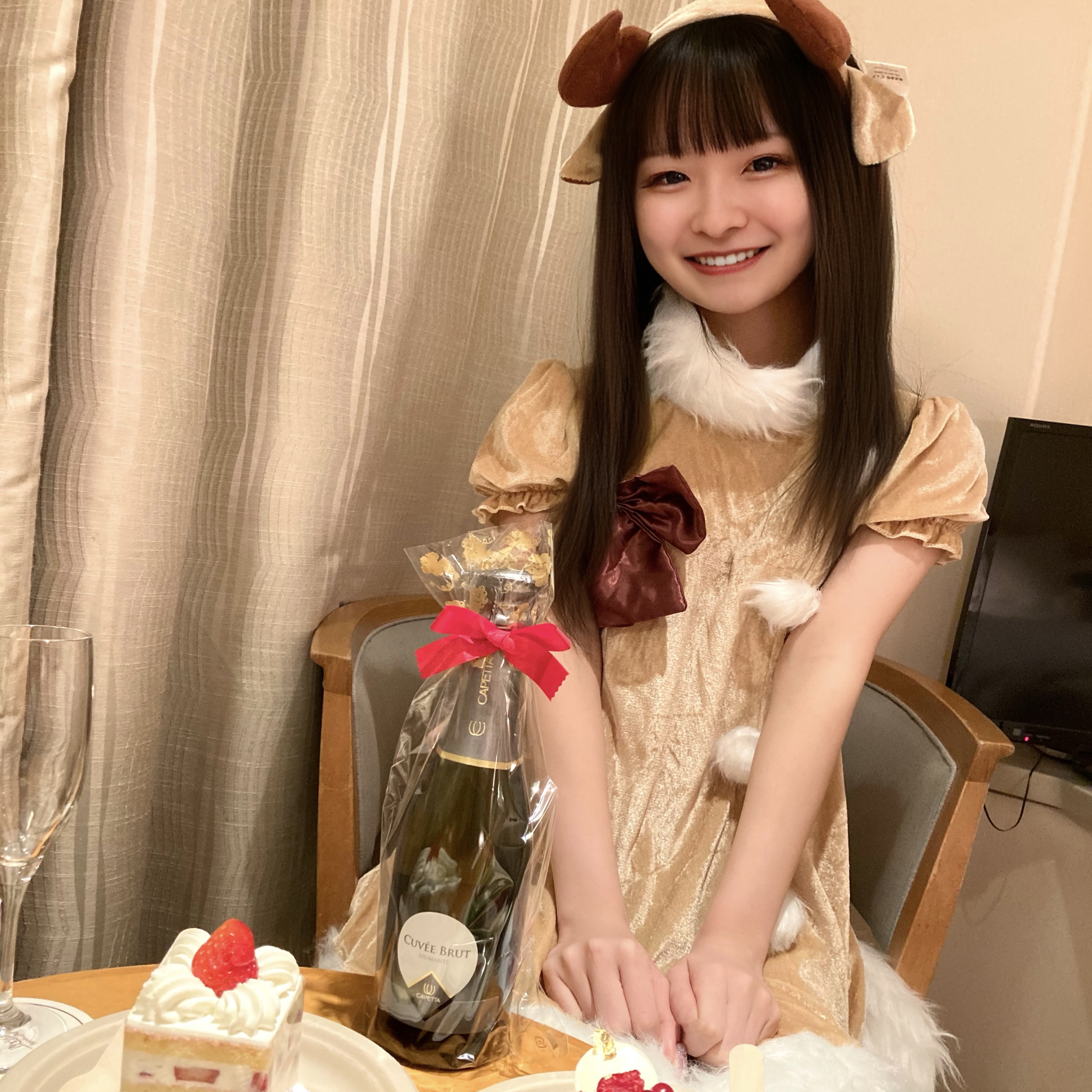 FC2-4291605あゆちゃんクリスマススペシャル天才的に可愛いトナカイさんと究極のエッチあゆちゃん未