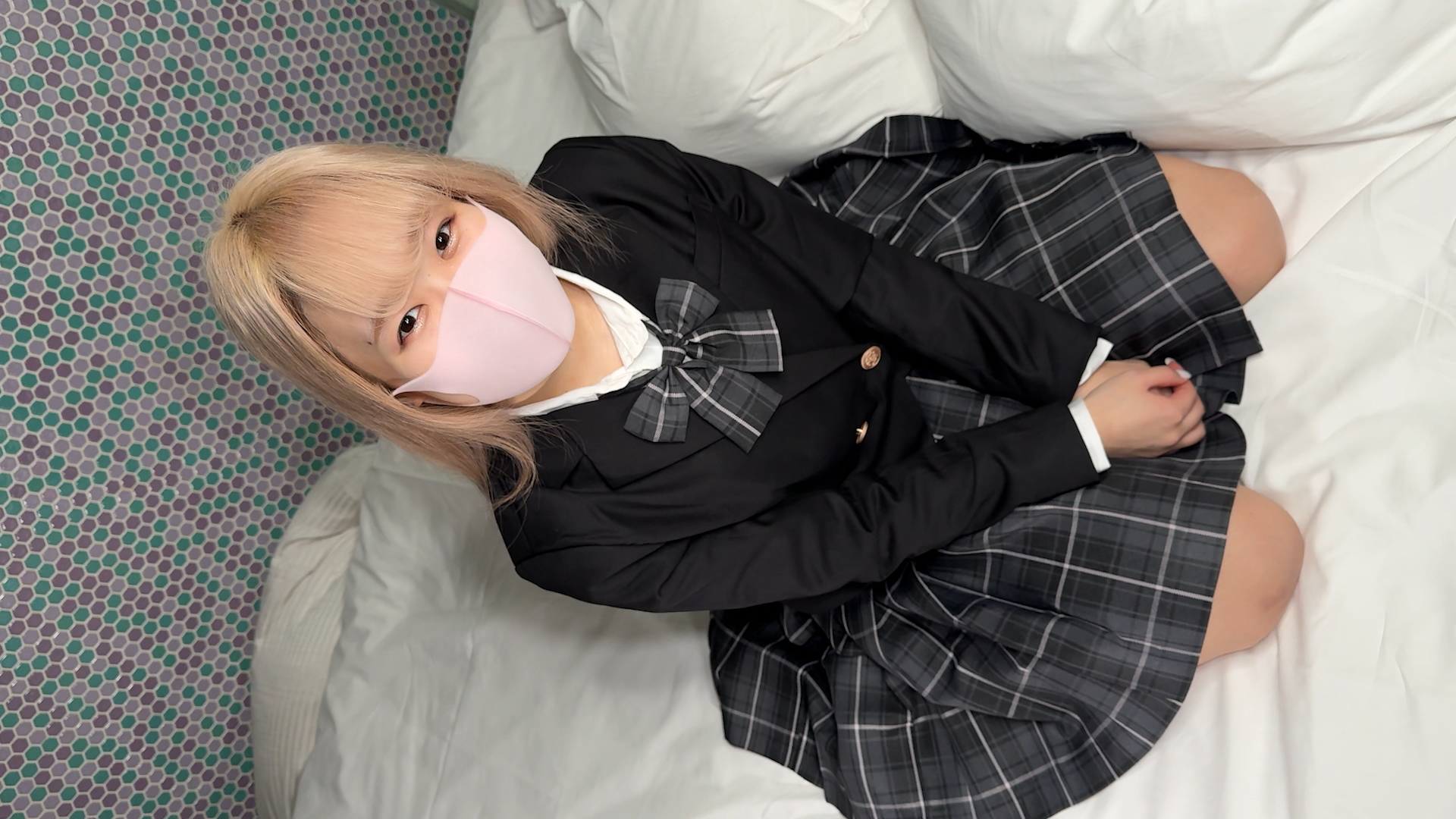 FC2-4335196現·役J〇超天使な塾生と講義終わりラブホに『中出していい』『先生さすがに中はダメ