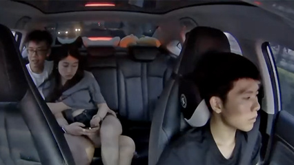 长沙网约车情侣后座激战亲热摸奶抠逼视频全网疯传老司机愣是一眼没看