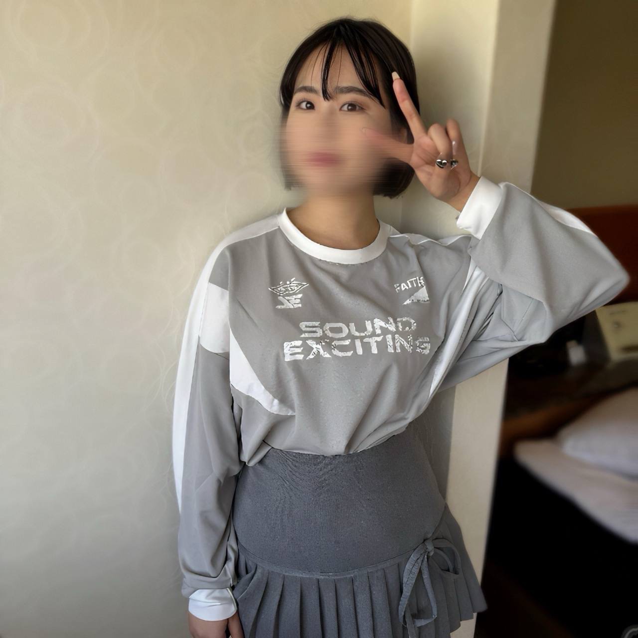 FC2-4434676無潮吹き厳禁黒髪ショートカット○生がエロすぎて堪らなかったので○中出し